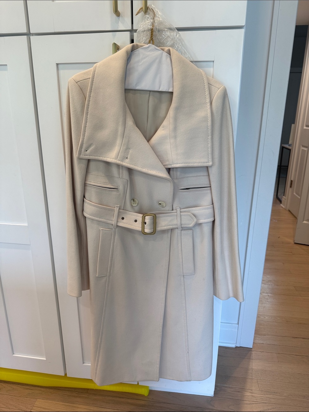 BCBGMaxAzria Cream Double-Breasted Belted Trench Coat